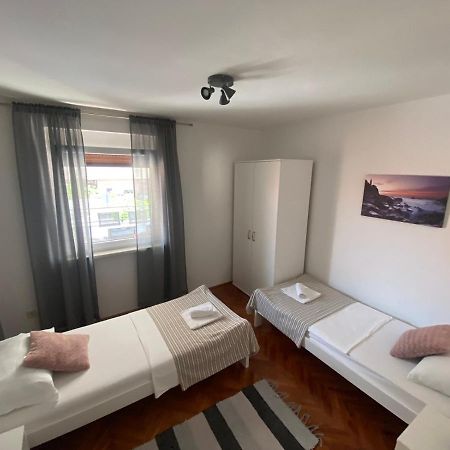 Family Beach Apartments Перой Екстер'єр фото