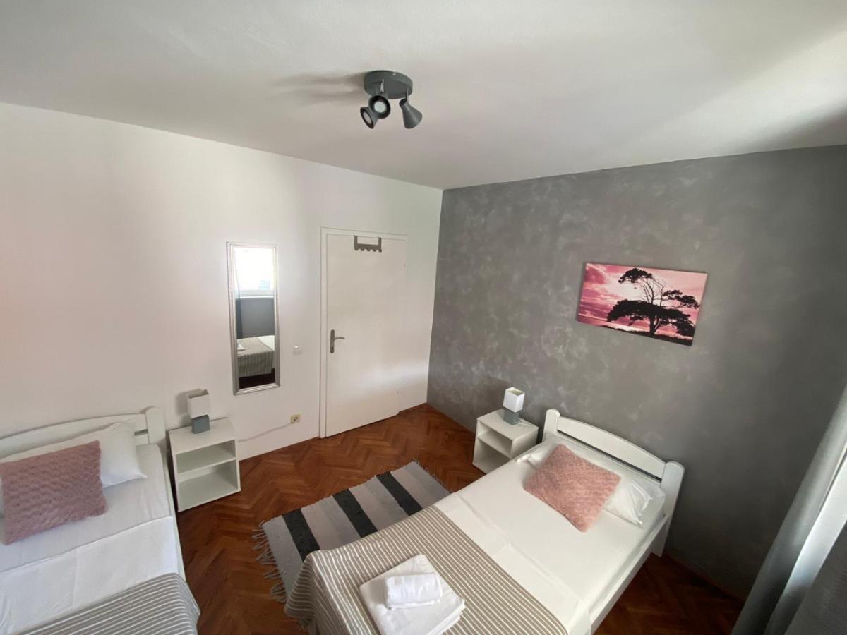 Family Beach Apartments Перой Екстер'єр фото