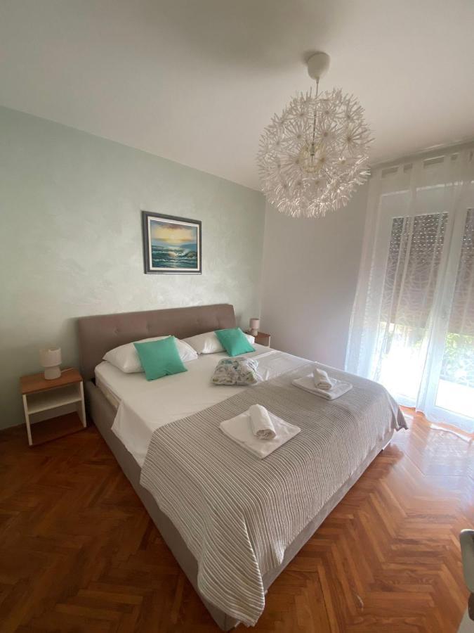 Family Beach Apartments Перой Екстер'єр фото