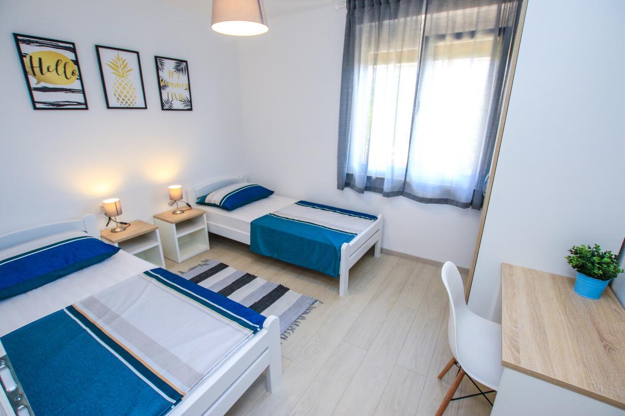 Family Beach Apartments Перой Екстер'єр фото