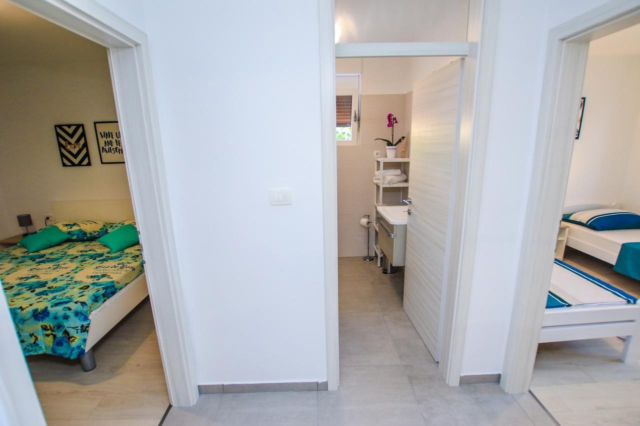 Family Beach Apartments Перой Екстер'єр фото