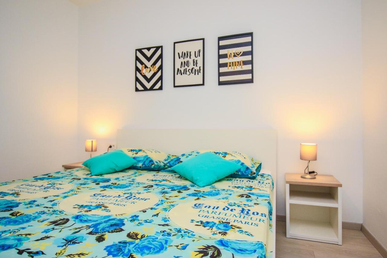 Family Beach Apartments Перой Екстер'єр фото