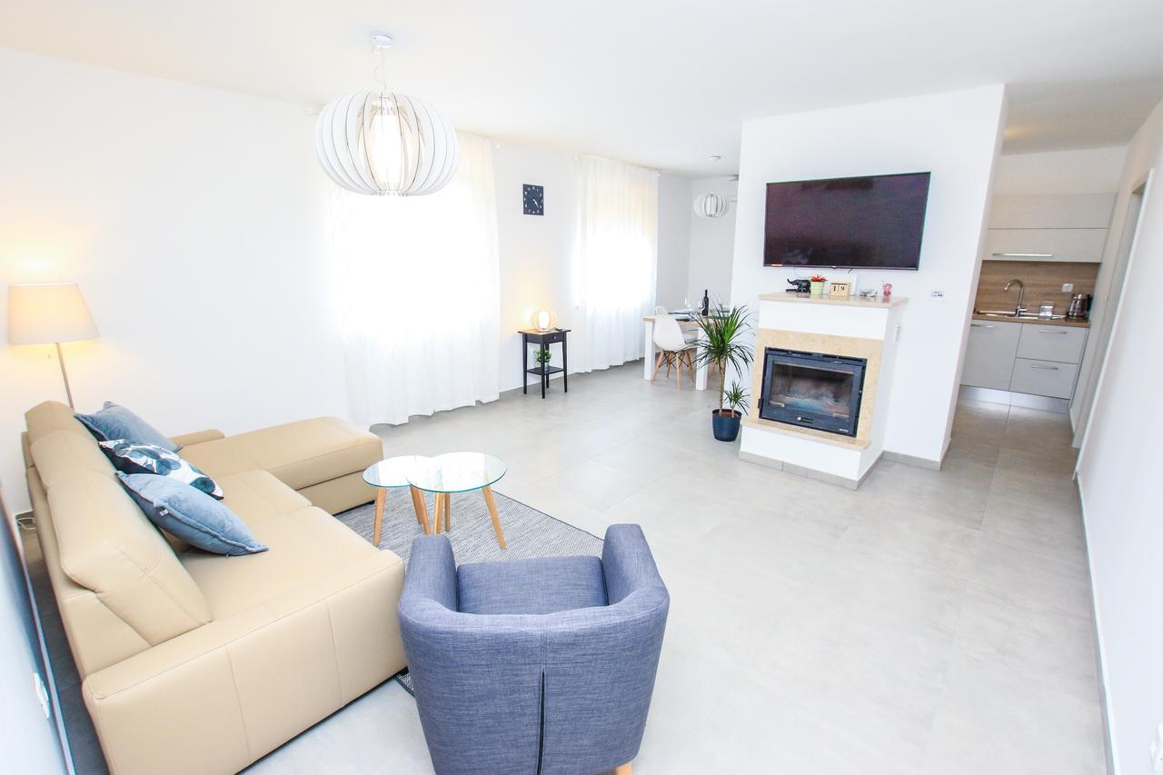 Family Beach Apartments Перой Екстер'єр фото