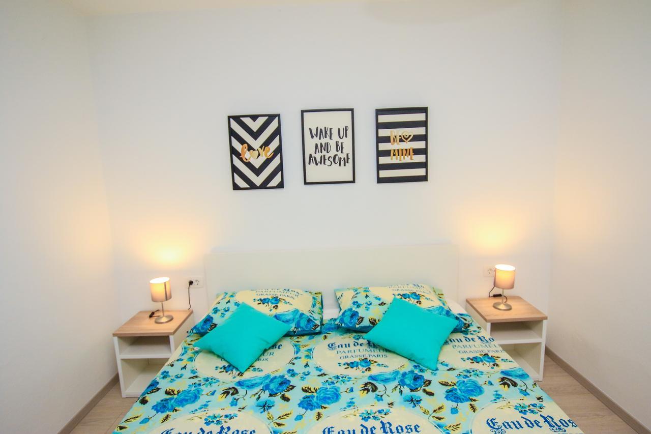 Family Beach Apartments Перой Екстер'єр фото
