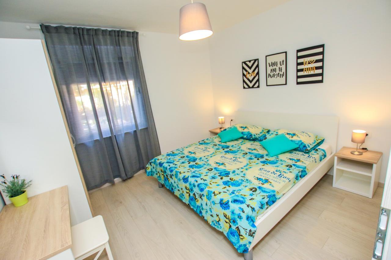 Family Beach Apartments Перой Екстер'єр фото