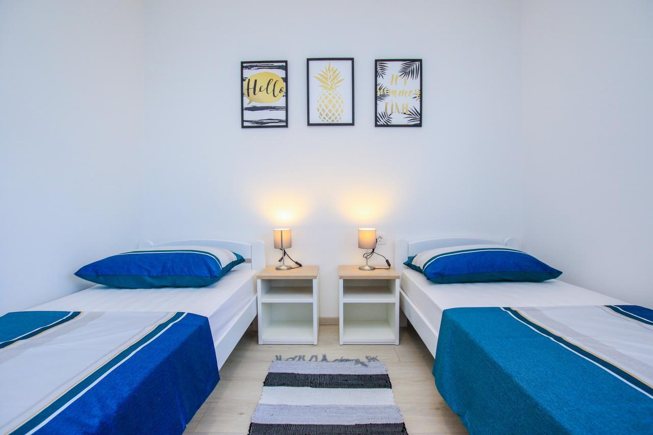 Family Beach Apartments Перой Екстер'єр фото