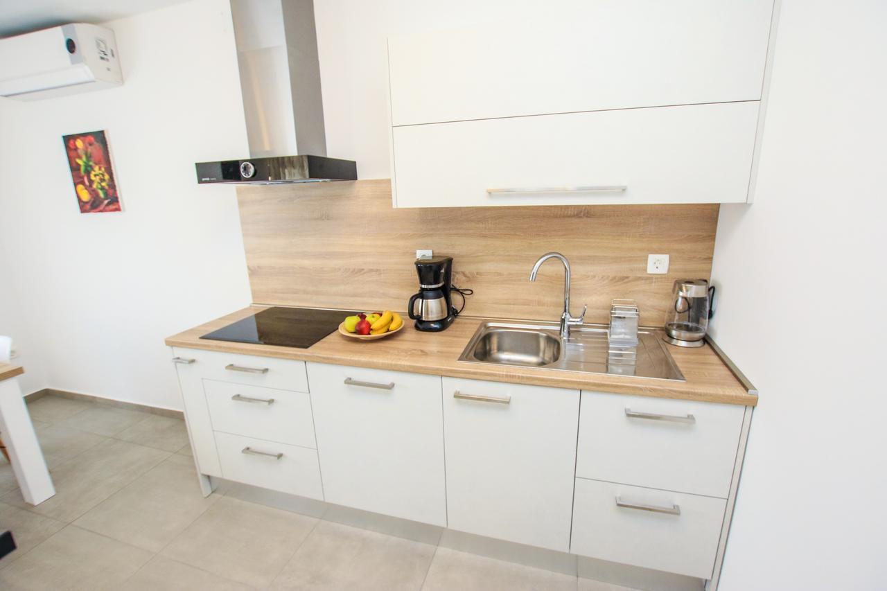 Family Beach Apartments Перой Екстер'єр фото