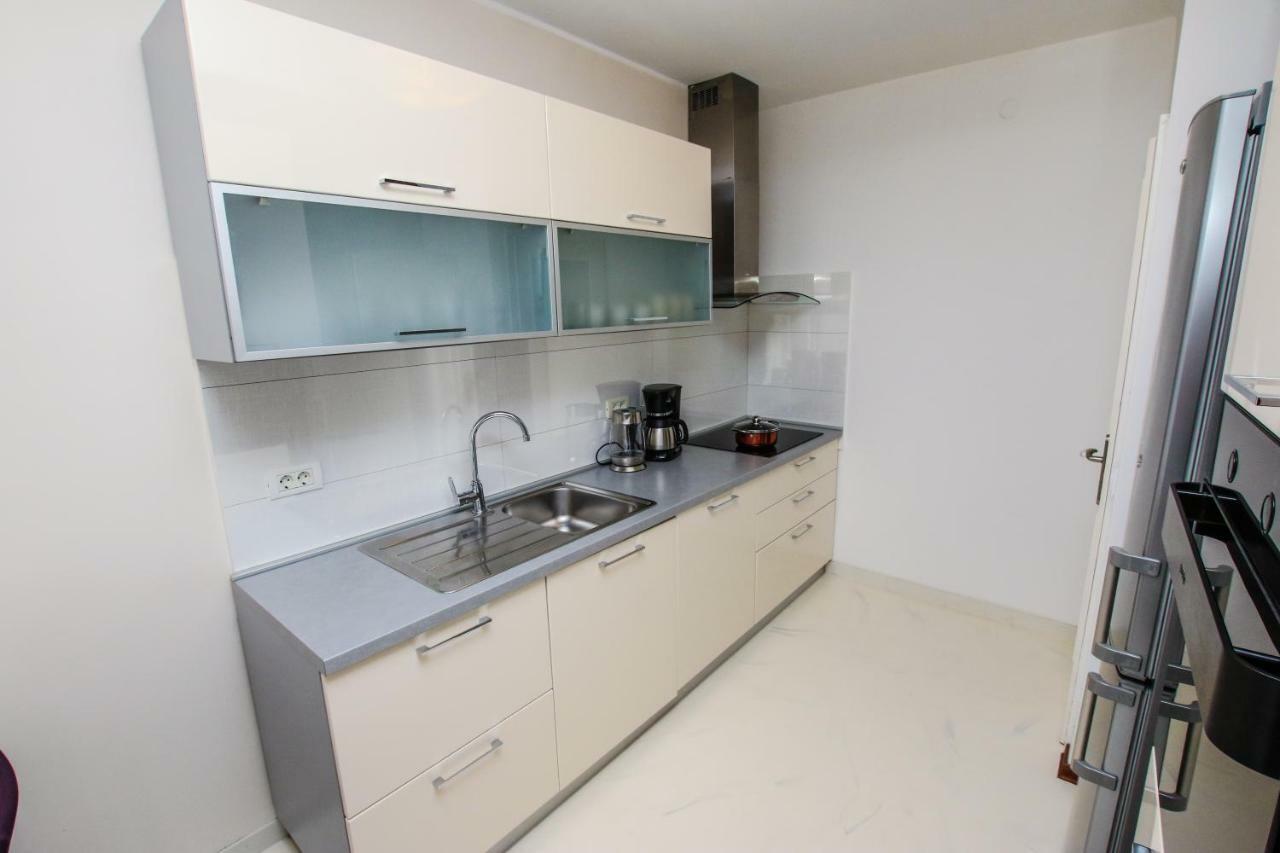 Family Beach Apartments Перой Екстер'єр фото