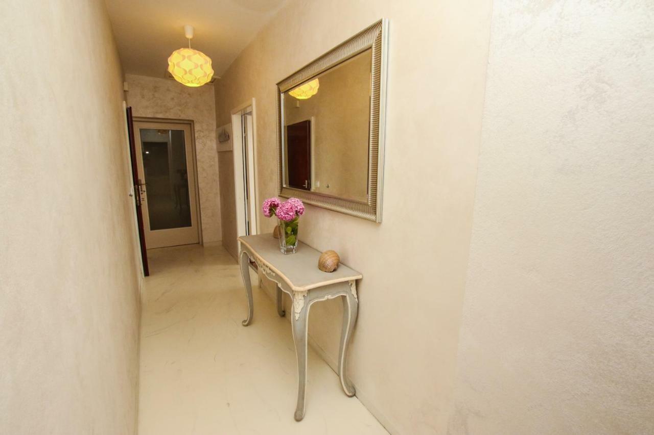 Family Beach Apartments Перой Екстер'єр фото