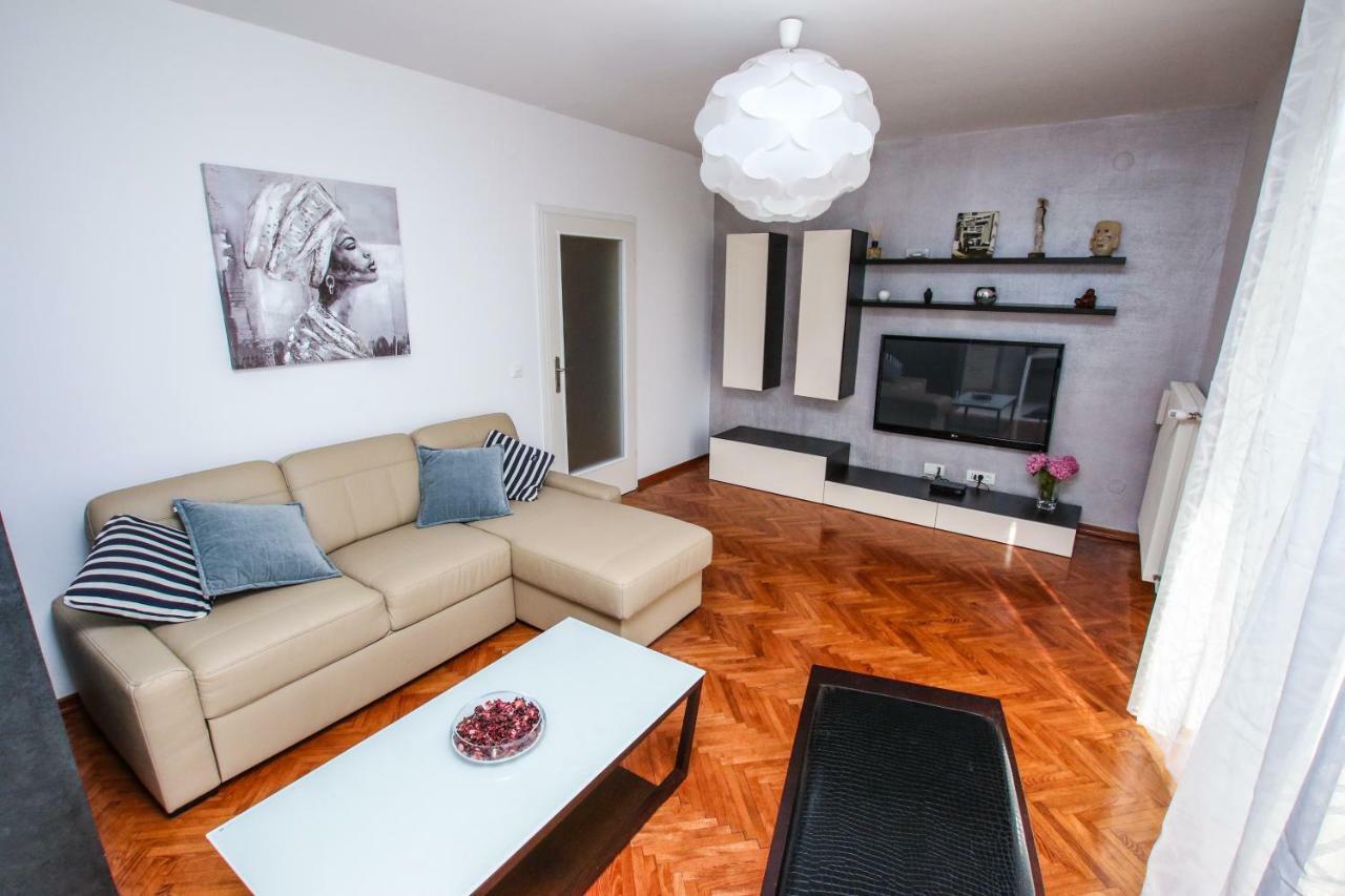 Family Beach Apartments Перой Екстер'єр фото