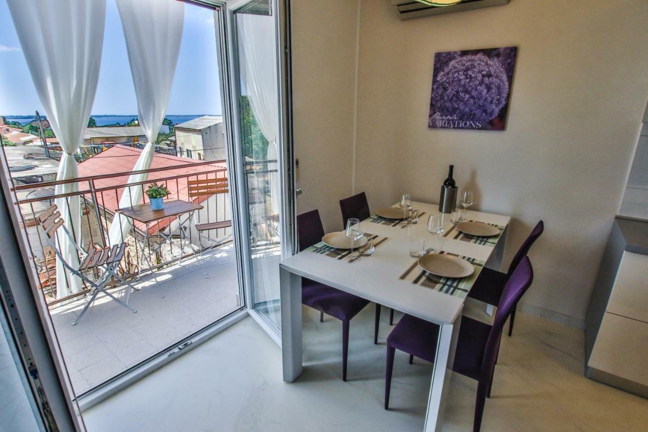Family Beach Apartments Перой Екстер'єр фото