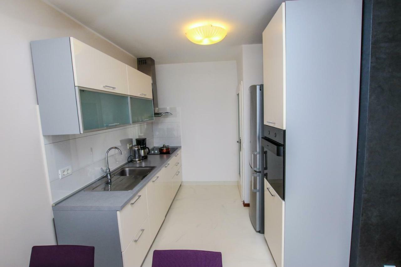 Family Beach Apartments Перой Екстер'єр фото
