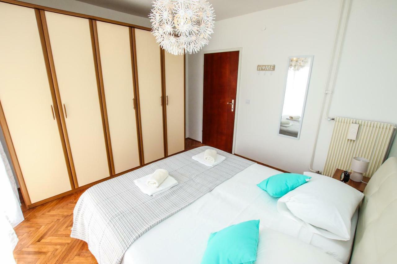 Family Beach Apartments Перой Екстер'єр фото