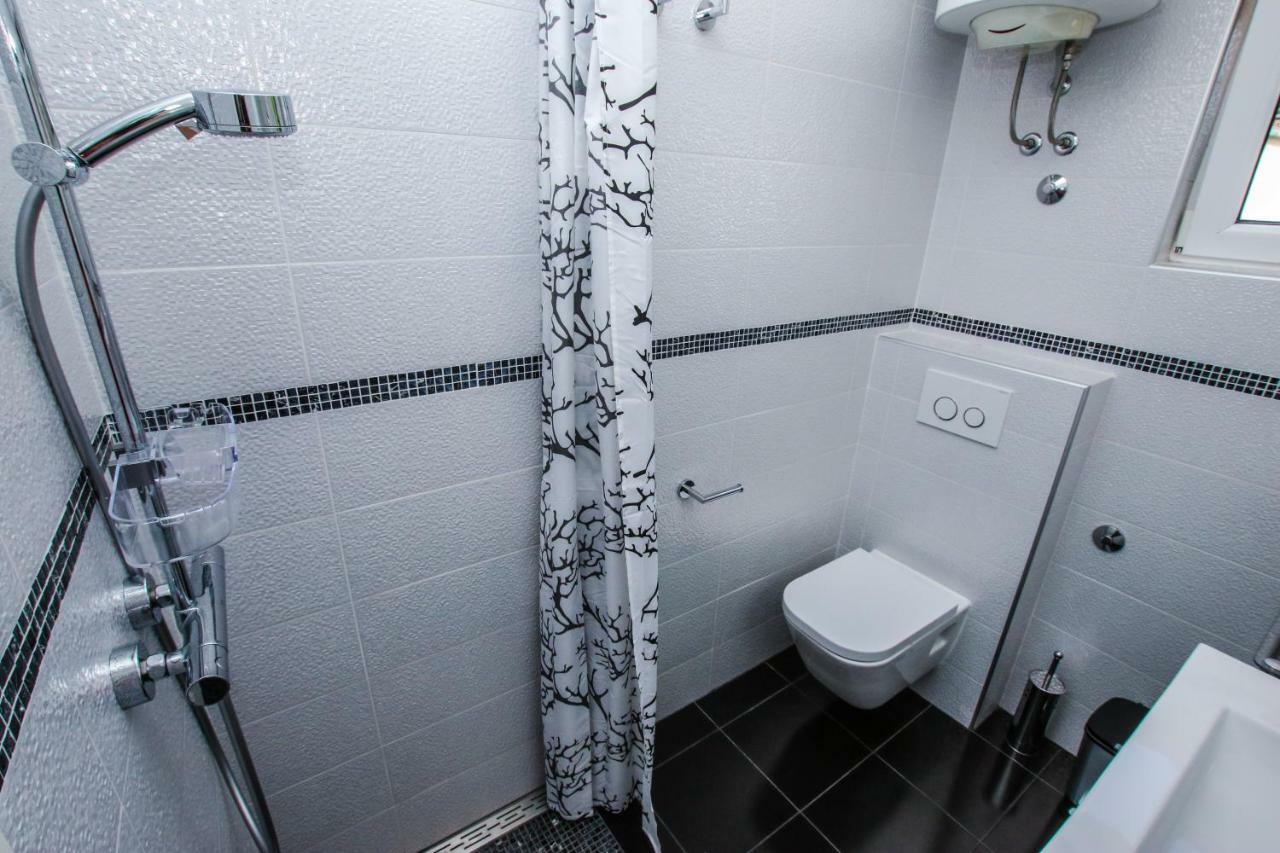Family Beach Apartments Перой Екстер'єр фото
