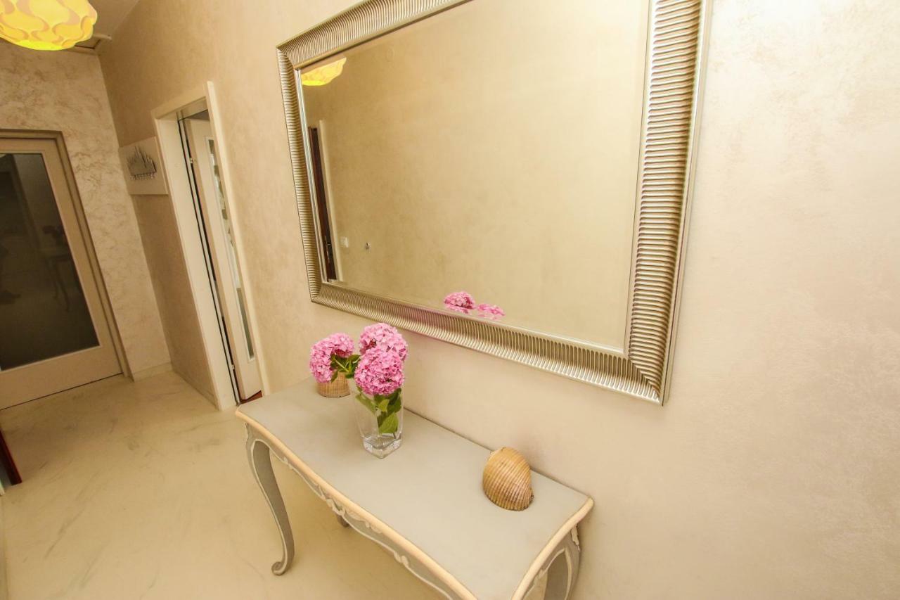 Family Beach Apartments Перой Екстер'єр фото
